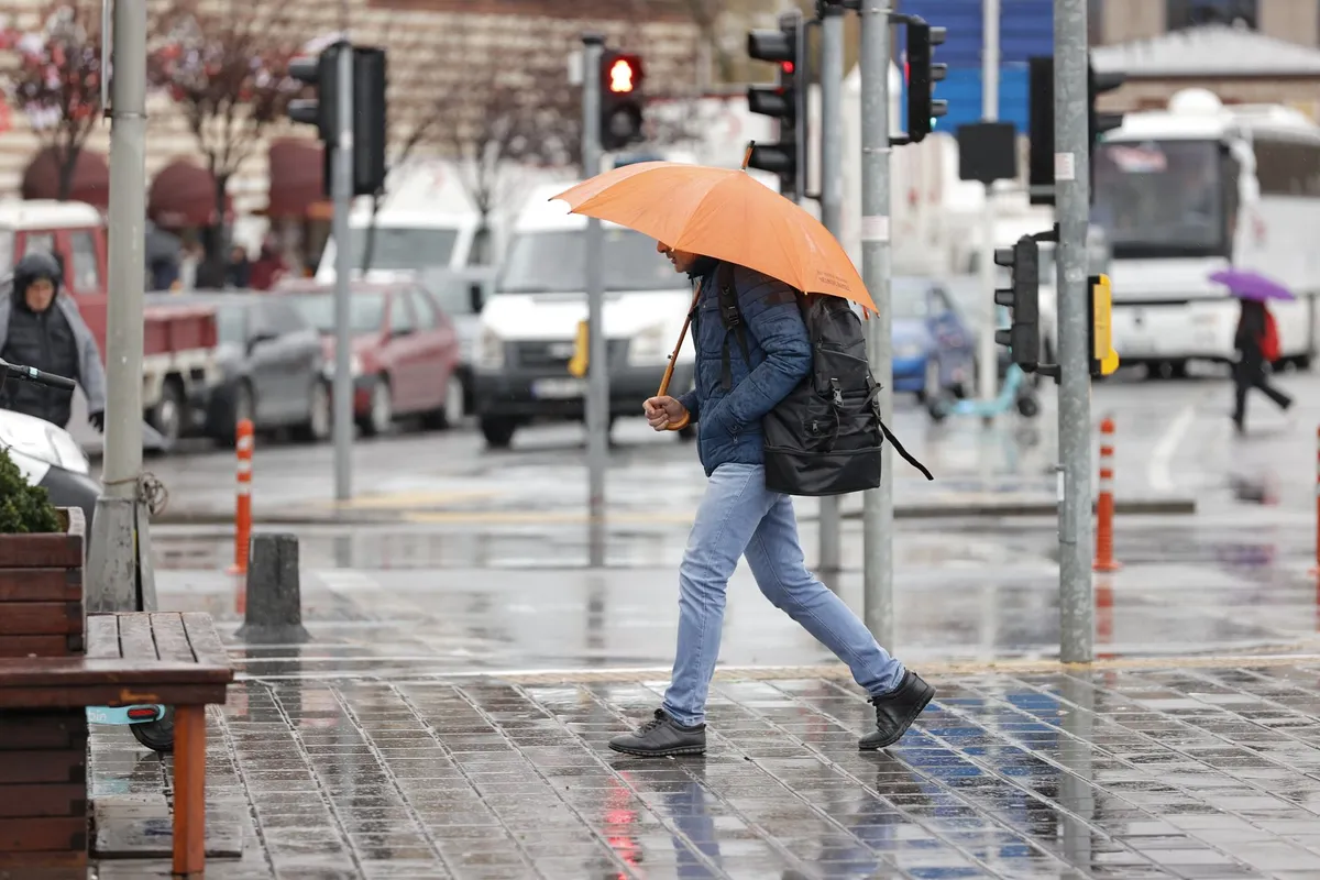 Crveni alarm u Srbiji i regiji: temperature do 42, Ristić otkrio kad stiže zahlađenje