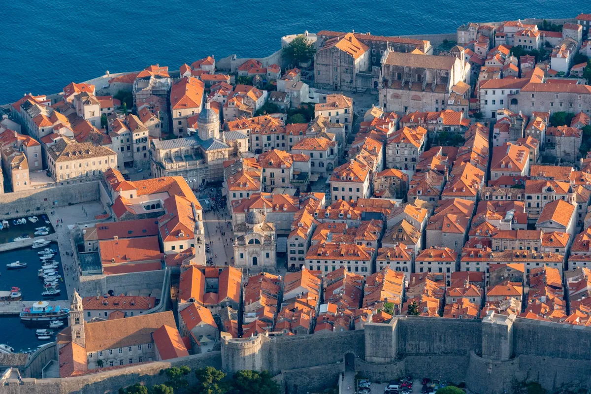 Dubrovnik pod crvenim meteoalarmom, temperatura već ujutro premašila 31 stupanj