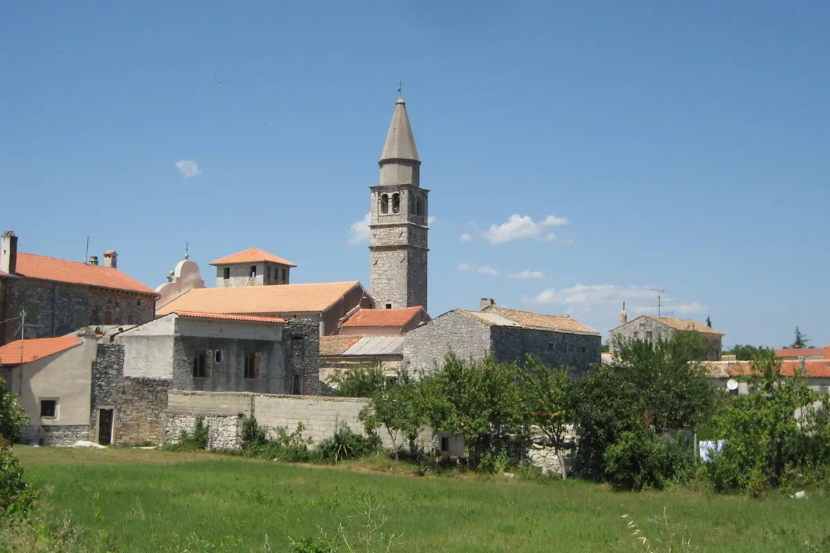 Istra pod istragom: Vrtača kod Svetvinčenta 30 godina služila kao divlje odlagalište