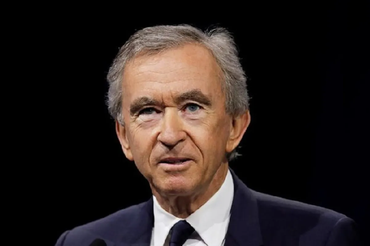 Le Monde otkriva: Arnault kupljenim medijima nameće desnu agendu
