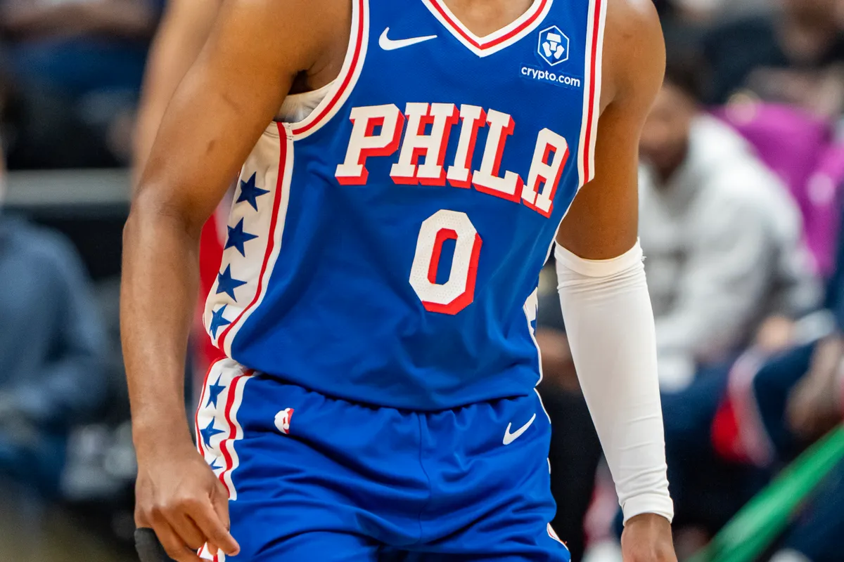 LeBron James potpisuje za Philadelphia 76ers u 24. NBA sezoni