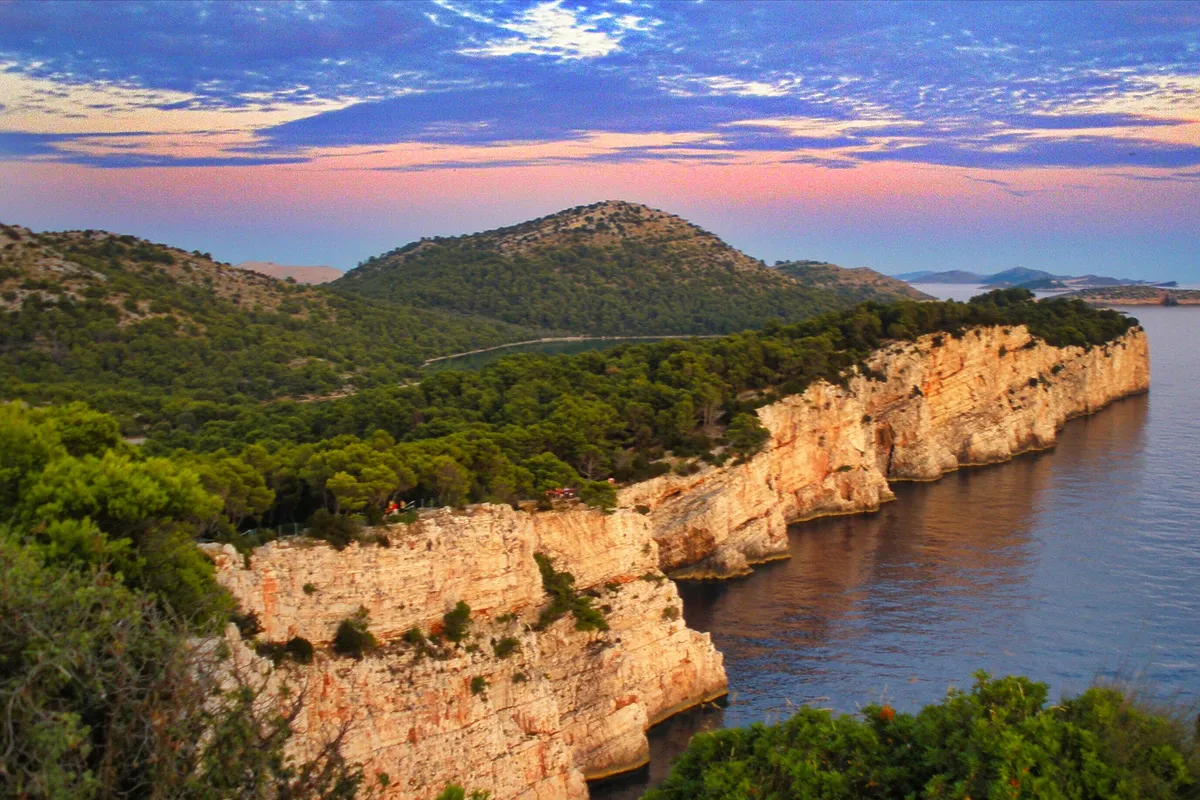 Mediteranska ljepota: Dominik Livaković gradi kamenu vilu na otočiću Lavdara