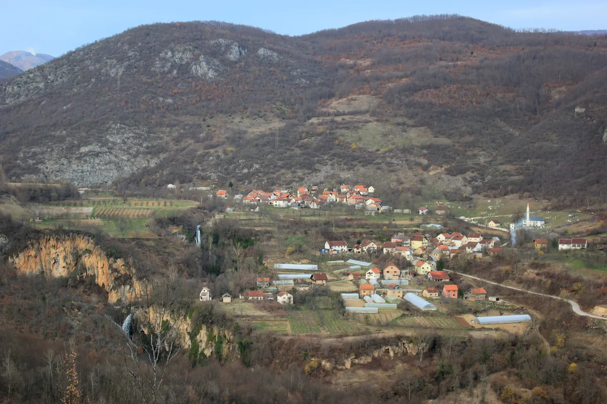 Arm Yourself with Patience: Long Vehicle Queues at the Exit from BiH