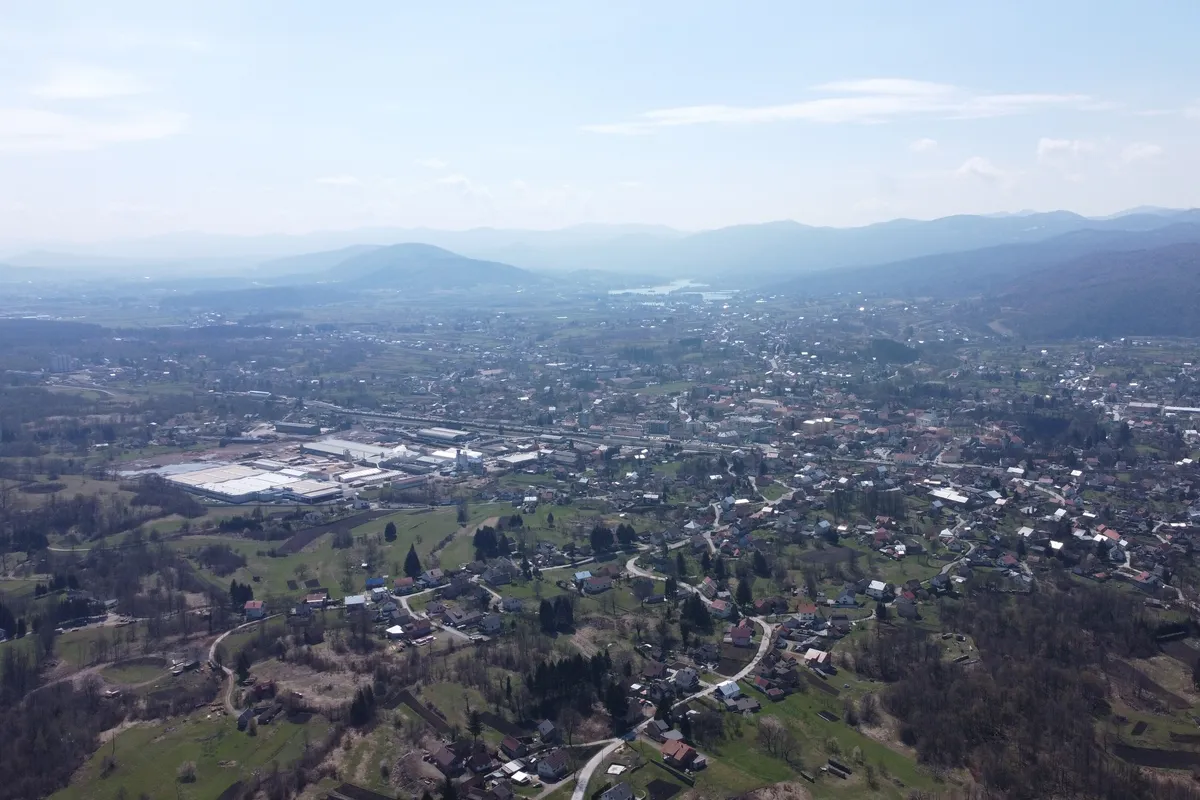 Ogulin sperrt Spielfeld: Teile des Tores 500 Meter weit verstreut
