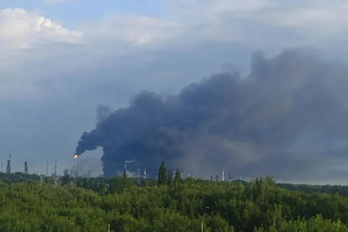 Rosneft-Raffinerie in Saratow nach Drohnenangriff vollständig stillgelegt