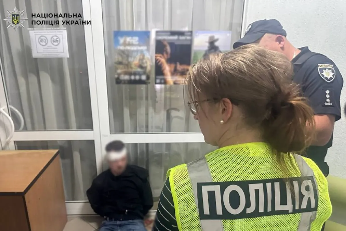 Russland führt ballistischen Angriff auf Kiew nach Warnung von Selenskyj durch; Ärztin in Militärzentrum getötet