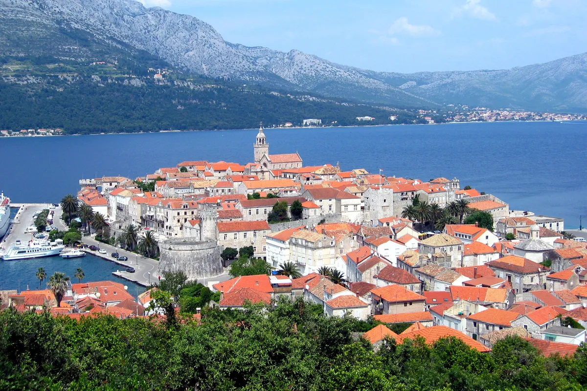 Yacht Anchors 15 Meters from Swimmers near Korčula